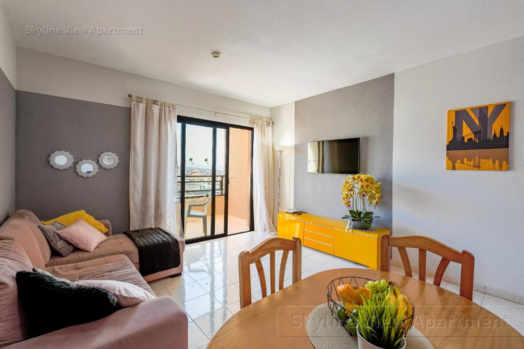 Posezení v ubytování Skyline View Apartment - FREE PRIVATE Parking Including & Guest BONUS