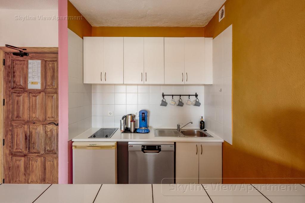 Kuchyň nebo kuchyňský kout v ubytování Skyline View Apartment - FREE PRIVATE Parking Including & Guest BONUS