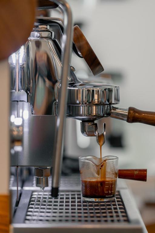 Příslušenství pro přípravu čaje a kávy v ubytování Blessings Home & Café