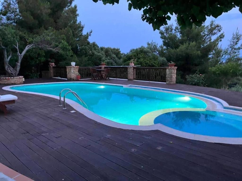 Bassein majutusasutuses Luxury Villa Nefeli in Skiathos featuring an Exclusive Private Pool Oasis või selle lähedal
