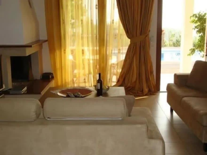 Istumisnurk majutusasutuses Luxury Villa Nefeli in Skiathos featuring an Exclusive Private Pool Oasis
