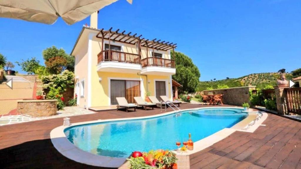 Bassein majutusasutuses Luxury Villa Nefeli in Skiathos featuring an Exclusive Private Pool Oasis või selle lähedal
