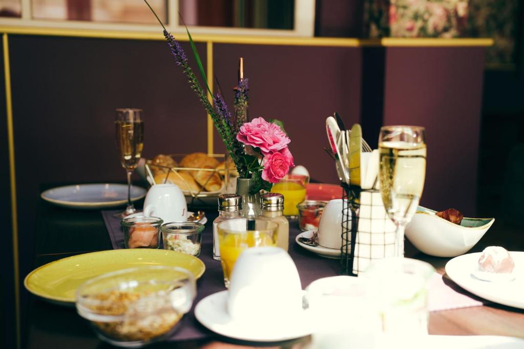 Boutique Hotel Rothenburger Hof - Resim 11