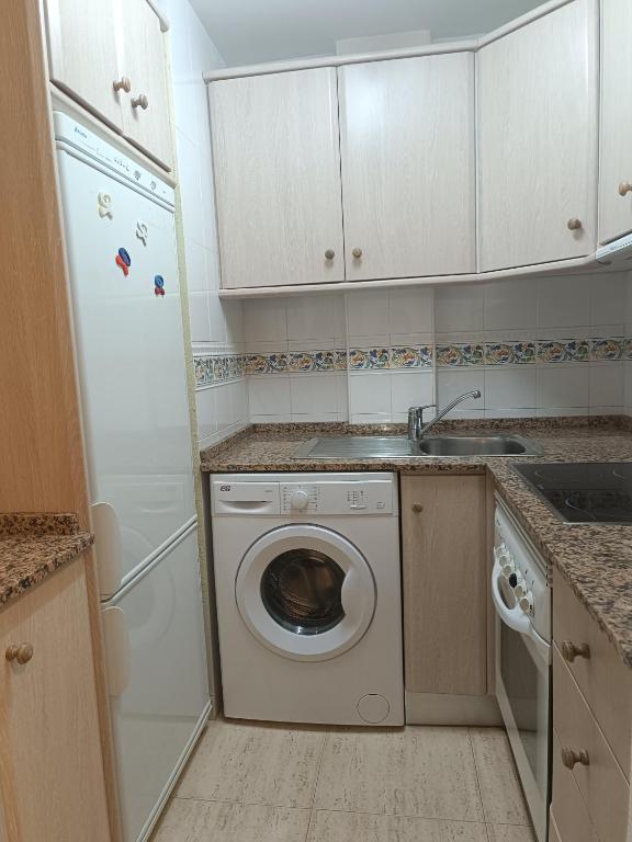 Kuchnia lub aneks kuchenny w obiekcie Bahía de Vera Apartamento Alejandro