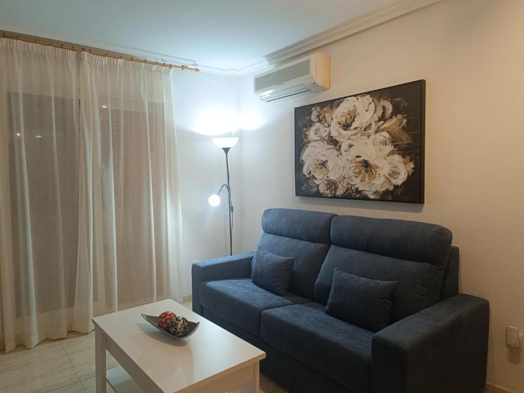 Część wypoczynkowa w obiekcie Bahía de Vera Apartamento Alejandro