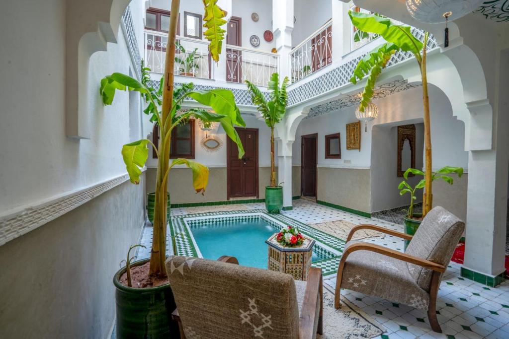 Bazén v ubytování Riad Les Dunes And SPA nebo v jeho okolí