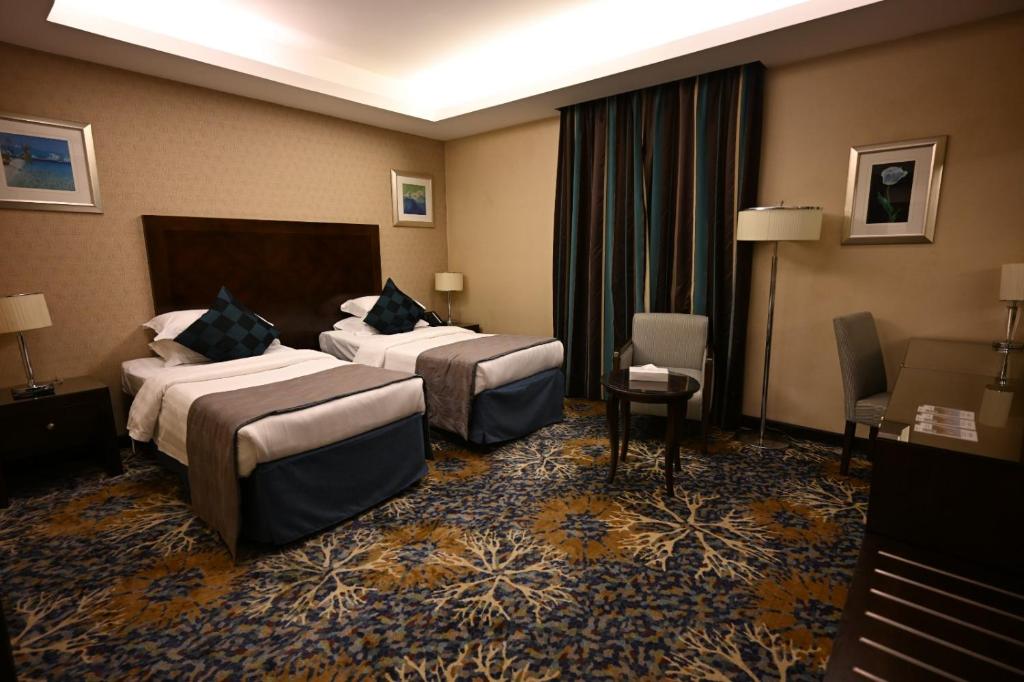 Postel nebo postele na pokoji v ubytování Merkure Jeddah Al Hamraa Hotel