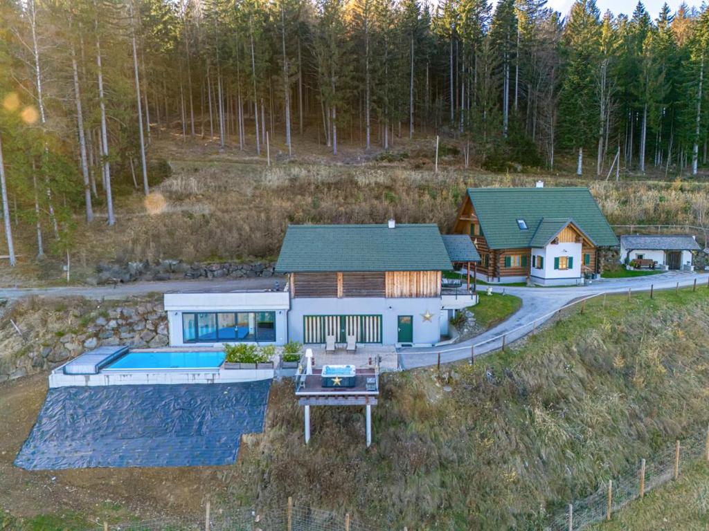 La alberca dentro o cerca de Schilcherland Chalet Südsteiermark