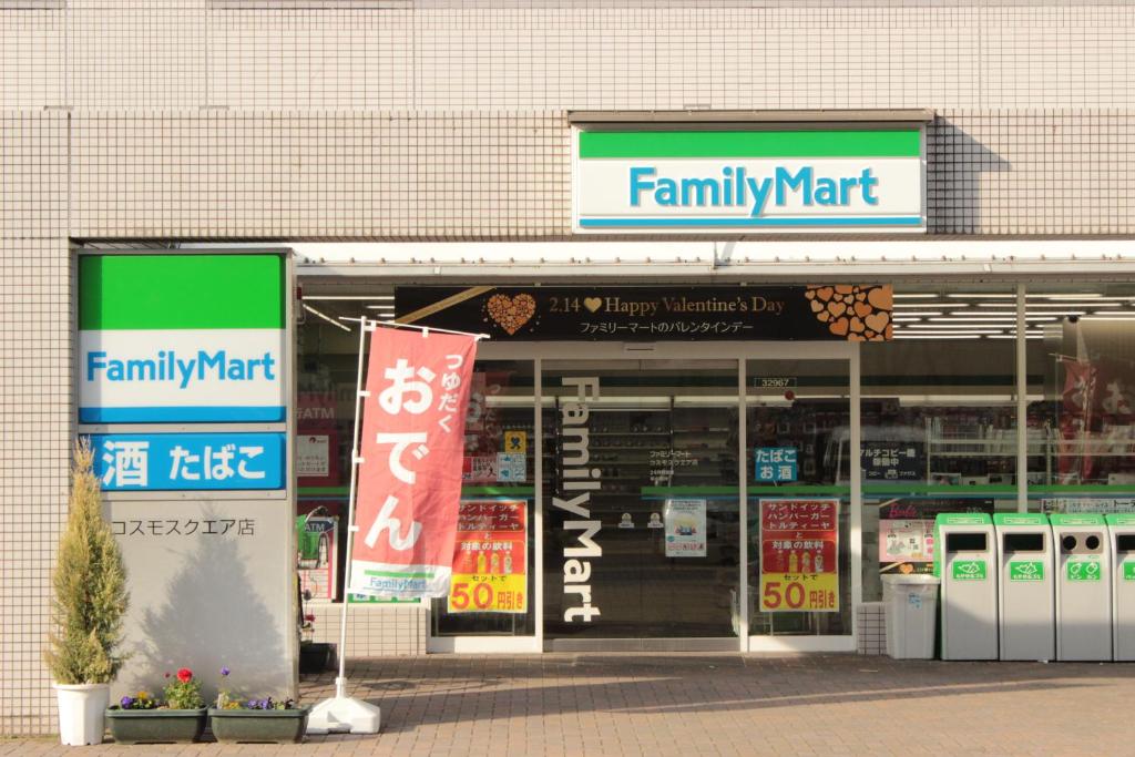 Supermarket nebo jiné obchody v  hotelu nebo okolí