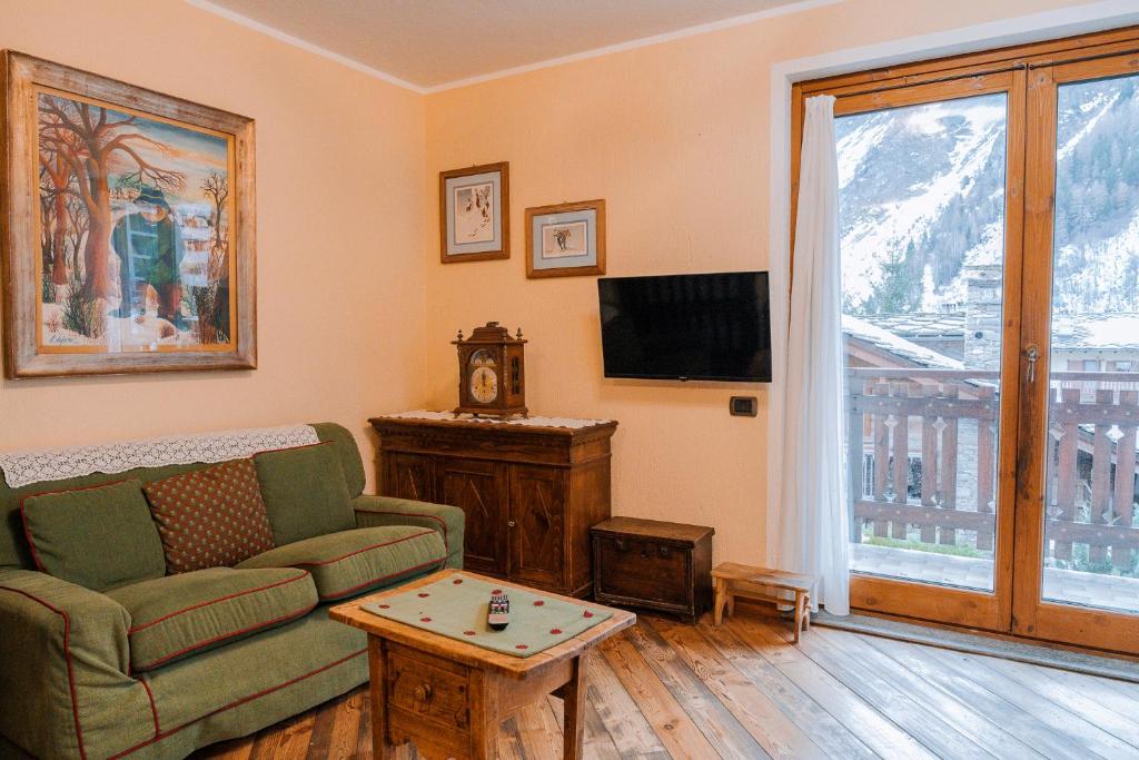 Μια τηλεόραση ή/και κέντρο ψυχαγωγίας στο Courmayeur Crevasse - 2 minuti dalla SKYWAY