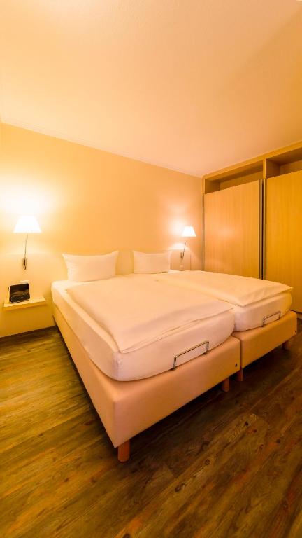 Postel nebo postele na pokoji v ubytování Michels Thalasso Hotel Nordseehaus