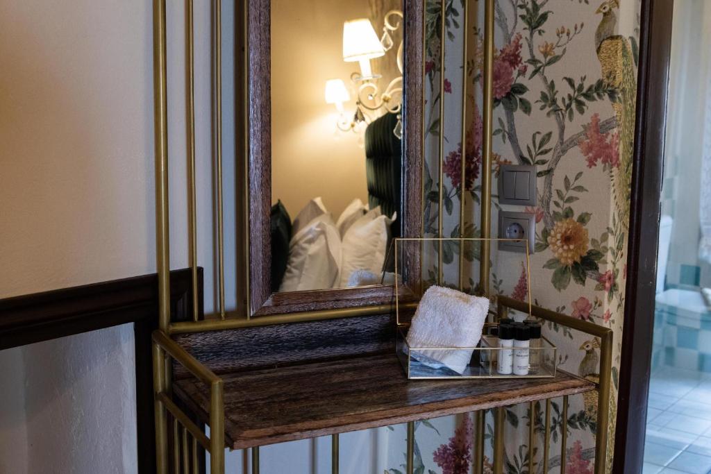 Postel nebo postele na pokoji v ubytování April Medieval Hotel