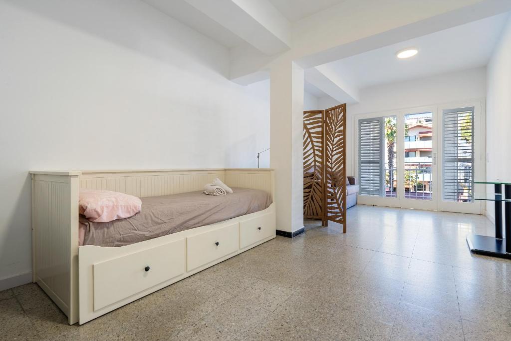 Posteľ alebo postele v izbe v ubytovaní Hauzify I Apartament Riera