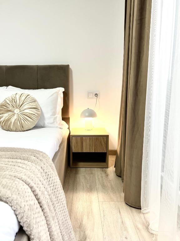 Postel nebo postele na pokoji v ubytování Riverside ApartHotel by InnTime