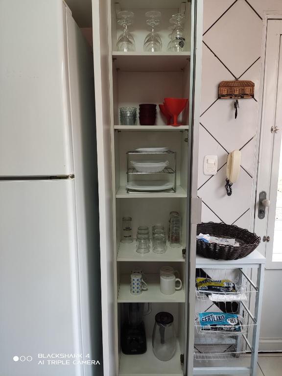 Kuchyň nebo kuchyňský kout v ubytování Casa Térrea 3 quartos, sendo 1 suíte Maringá