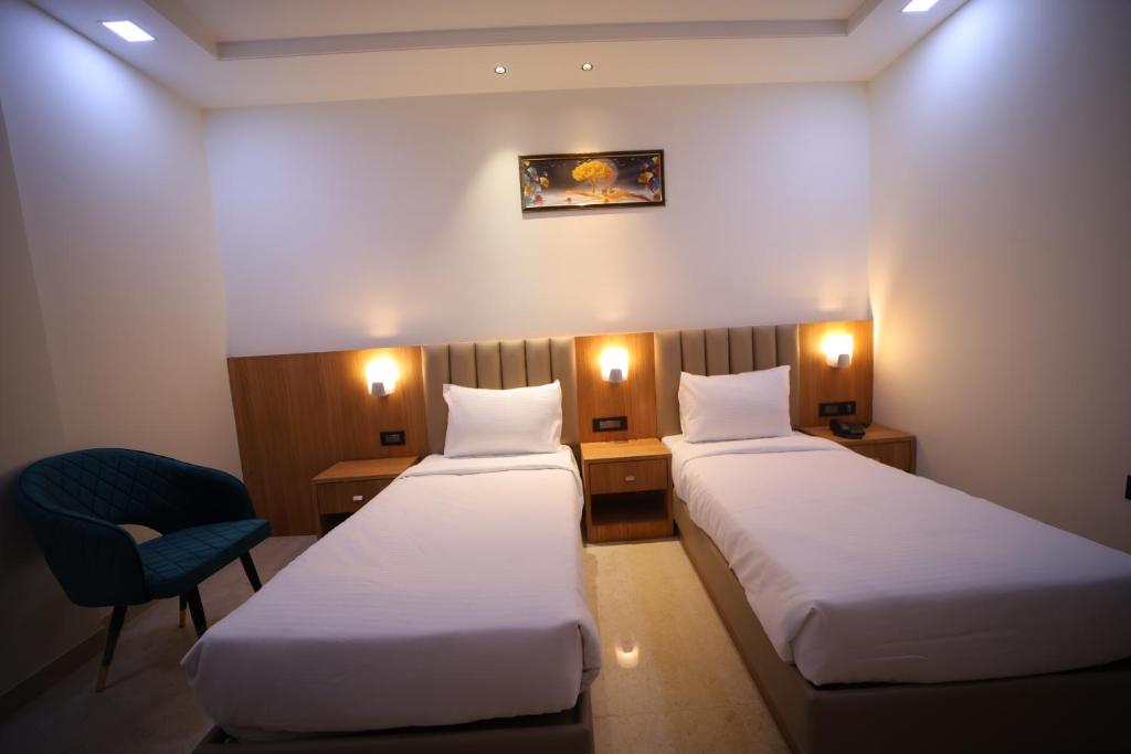 Postel nebo postele na pokoji v ubytování Hotel The RS Casa - Agra