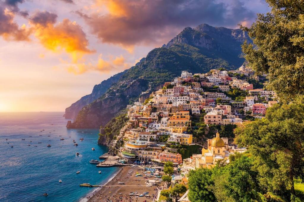 uitzicht op positano aan de kust van Amalfi bij Giacarda Suite in Salerno