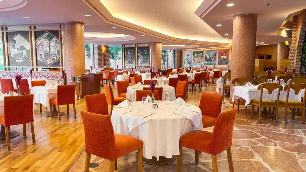 Restaurace v ubytování Gloria Verde Resort