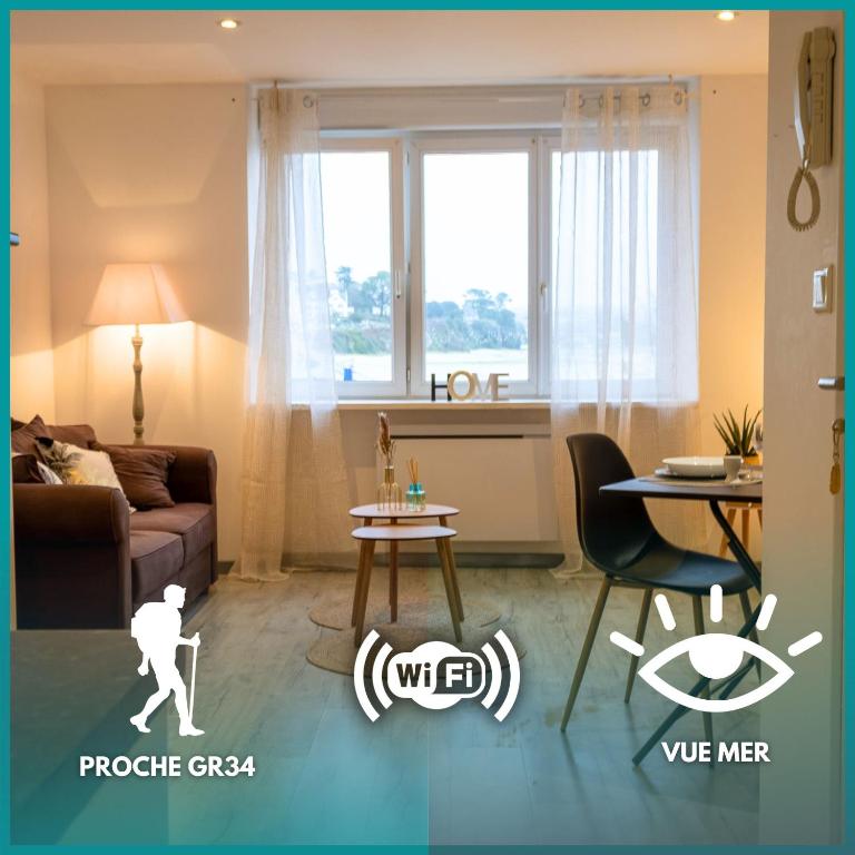 克罗宗Ti Gat- vue mer - wifi的带沙发和桌子的客厅
