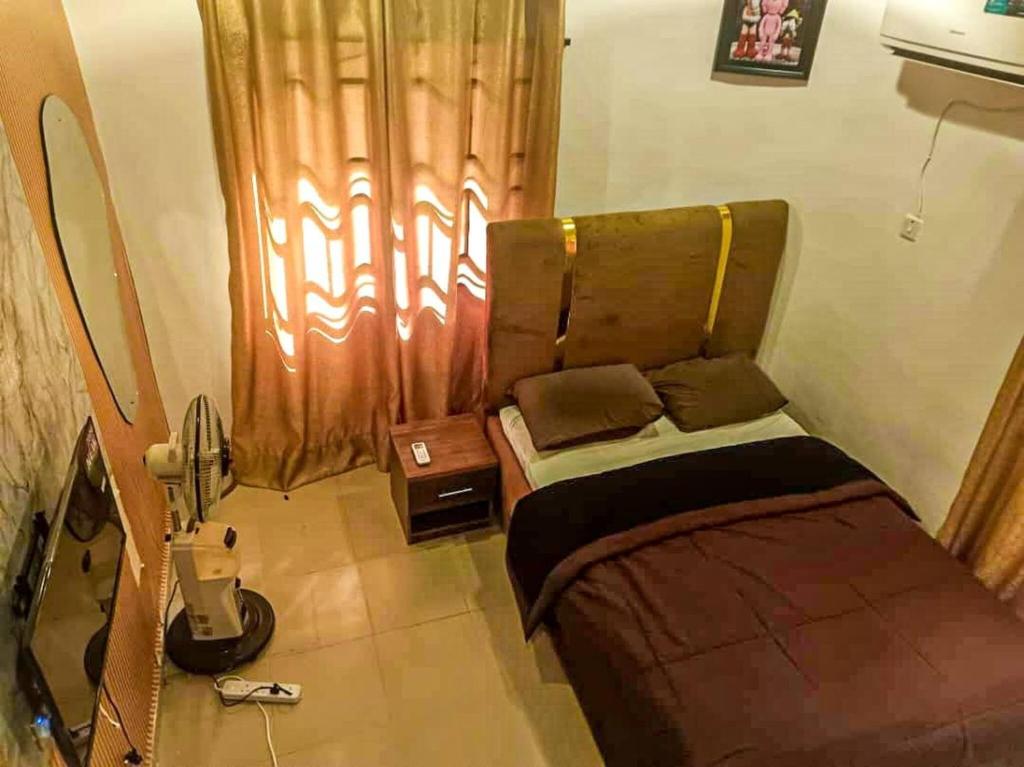 TV a/nebo společenská místnost v ubytování 2-3 Bed Apt with Pool Wi-fi,24hrs Power,ps4