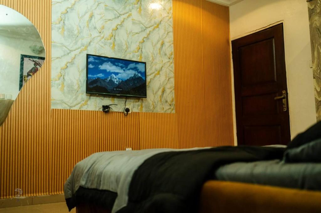 TV a/nebo společenská místnost v ubytování 2-3 Bed Apt with Pool Wi-fi,24hrs Power,ps4