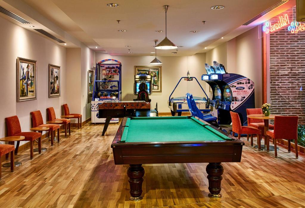 Biliár nebo kulečník v ubytování Gloria Verde Resort