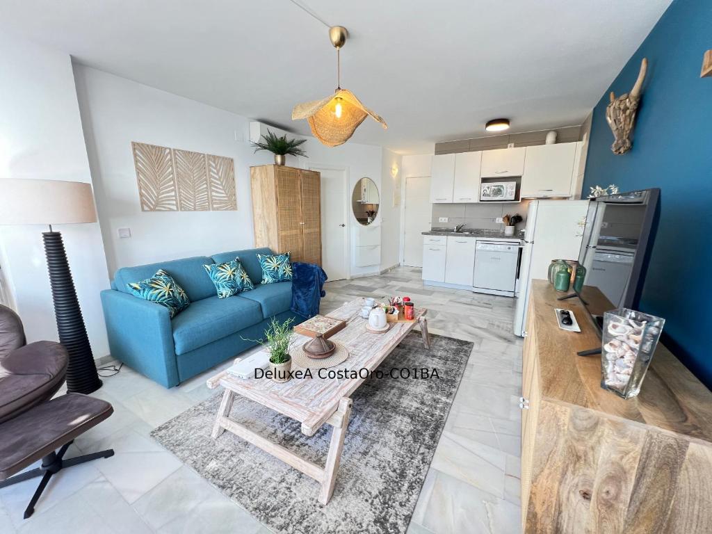 Kuchnia lub aneks kuchenny w obiekcie Primera línea playa Apart 1 Bed CostaOro-CO1BA DELUXE Seafront ó Loft-Studio CostaOro-CO1BB STANDARD