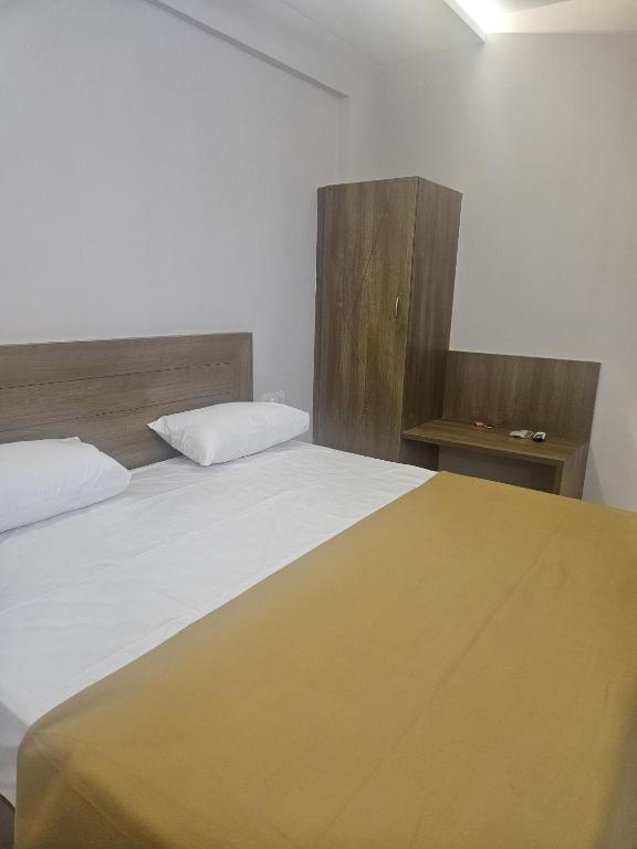 Postel nebo postele na pokoji v ubytování Regent Tourist Home
