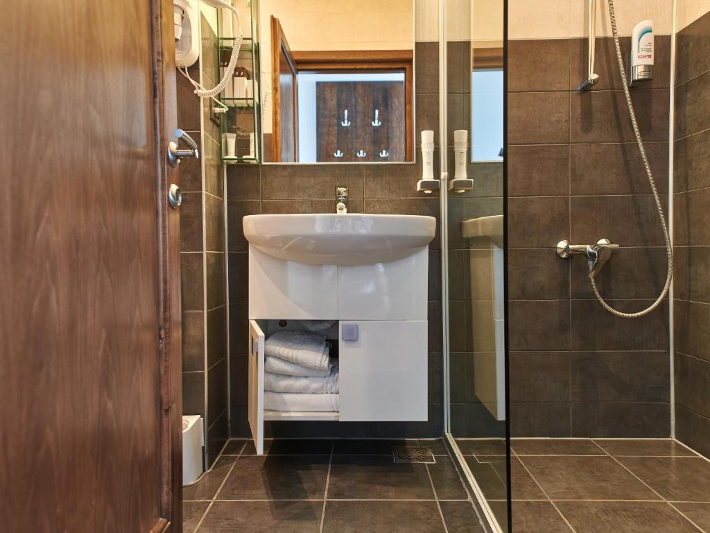 a bathroom with a sink and a shower at Hotel EMD in Bacău