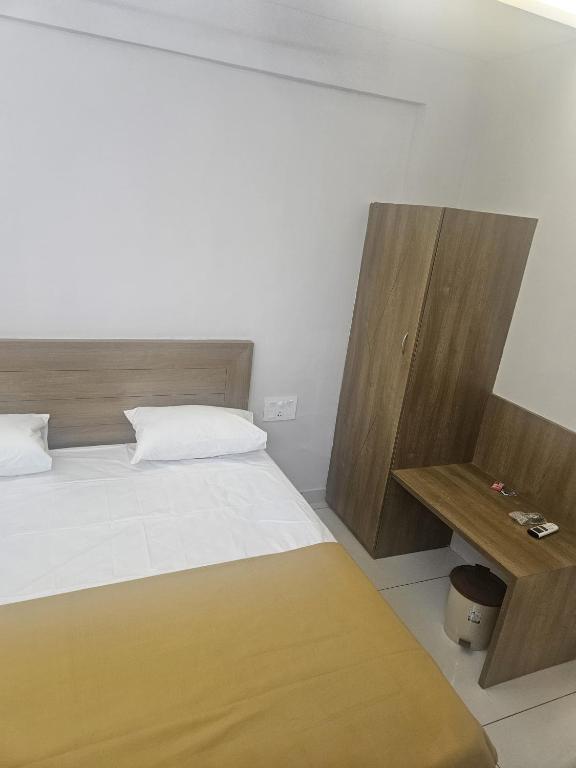 Postel nebo postele na pokoji v ubytování Regent Tourist Home