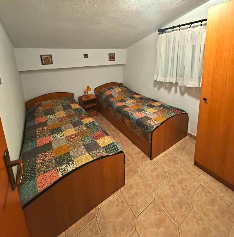 Postel nebo postele na pokoji v ubytování Apartments Turan Centrally Located with Free Parking