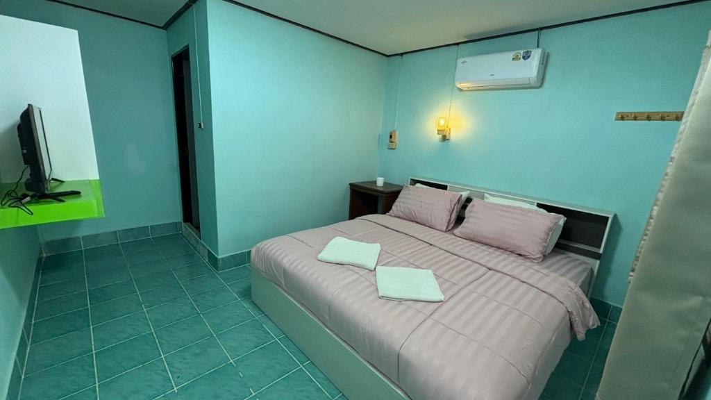 Postel nebo postele na pokoji v ubytování Alanta aonang resort