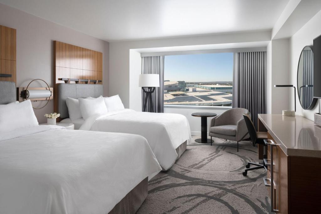 JW Marriott Los Angeles L.A. LIVE - Deluxe City View Queens