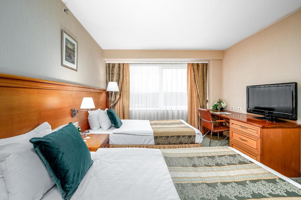 VILNIUS PARK PLAZA HOTEL, Restaurant & Terrace, Panorama Bar, Conference & Banquet Center - 标准双床间