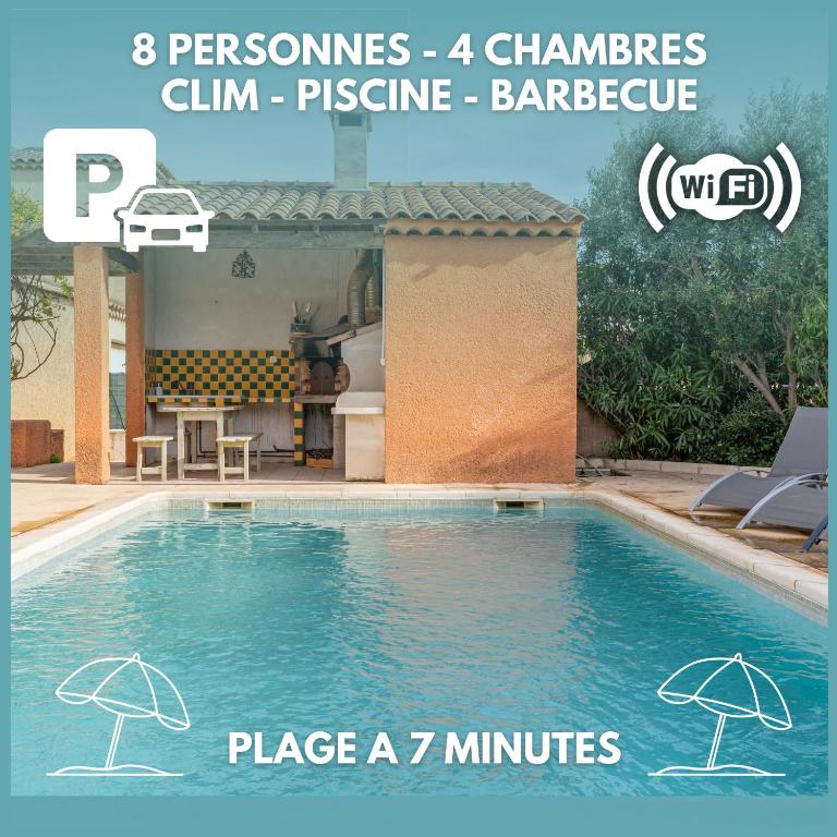 - une piscine avec des parasols à côté d'une maison dans l'établissement Villa La Provençale - Piscine - Wifi - Clim, à Saint-Mitre-les-Remparts