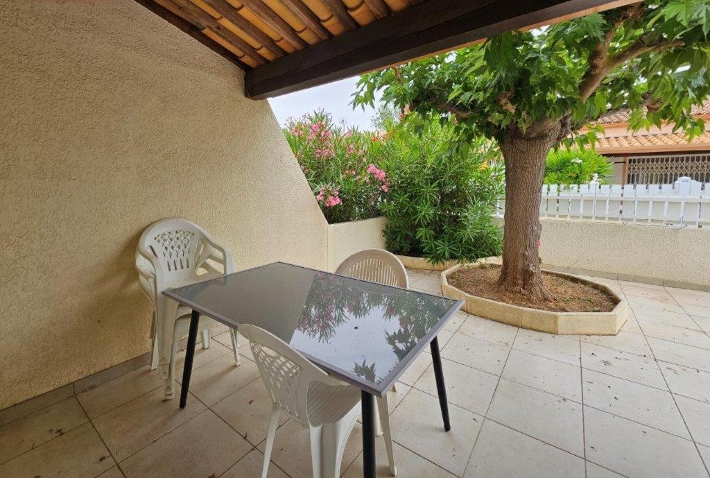Balkón alebo terasa v ubytovaní PERLES DU SOLEIL Jolie villa T2 mezzanine piscine Rochelongue Cap d'Agde
