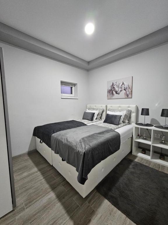 Krevet ili kreveti u jedinici u okviru objekta Apartmani i sobe Gromilovic