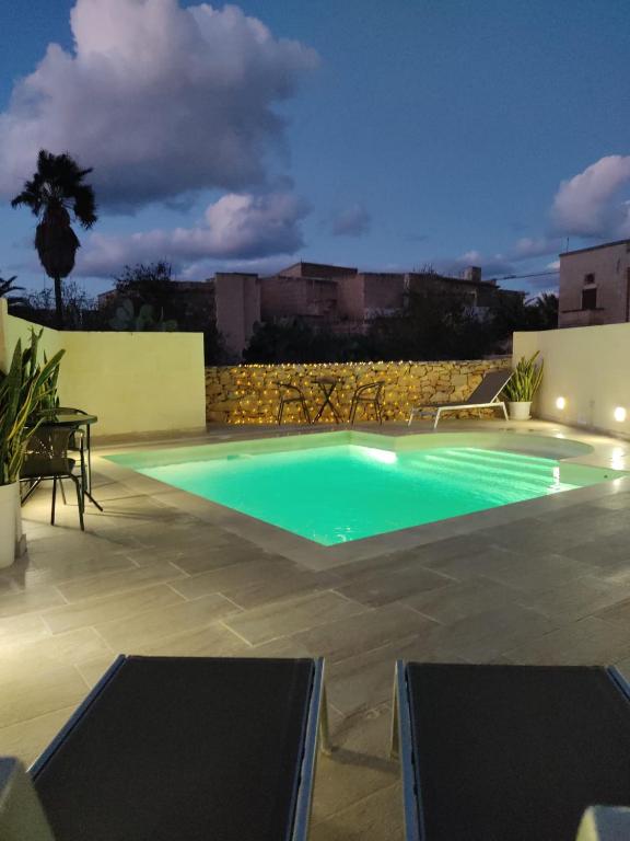 Bazén v ubytování Thistle Lodge Peaceful Gozo Retreat with Pool Ambience nebo v jeho okolí