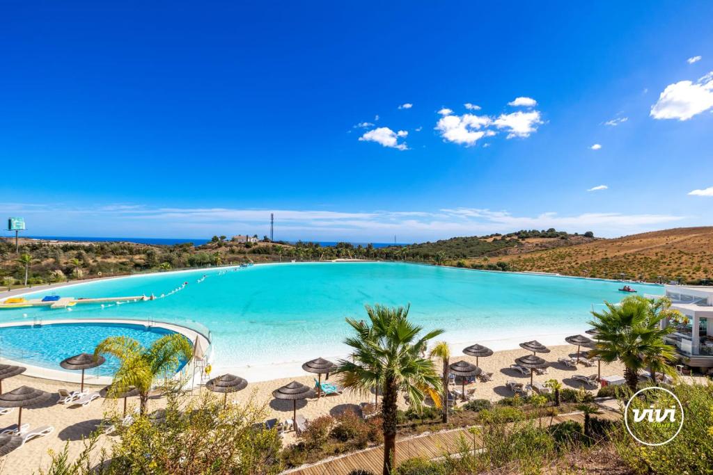 ViVi Homes - Casa Sereno - lagoon - pool - garden - view