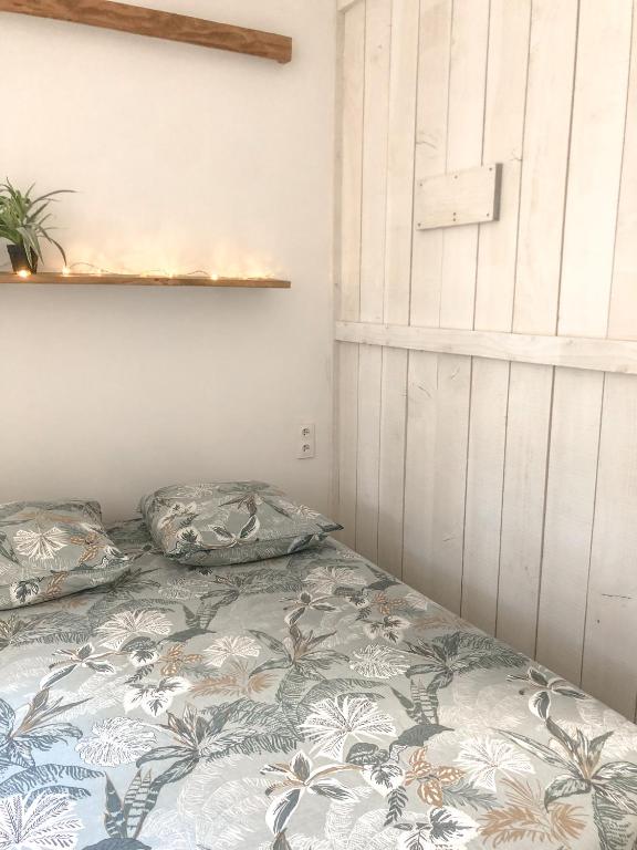 Posteľ alebo postele v izbe v ubytovaní Le studio du Coutach