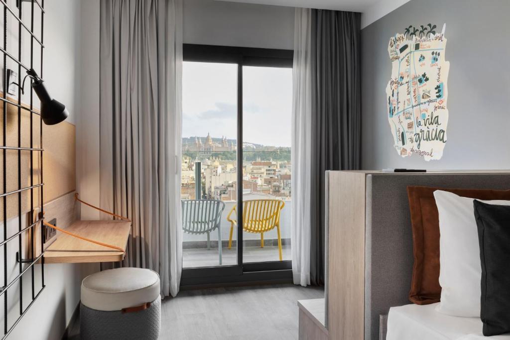
Moxy Twin Room with Balcony and City View

