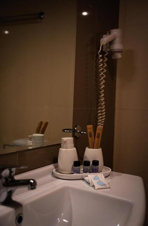 Koupelna v ubytování PARNIS PALACE Hotel Suites