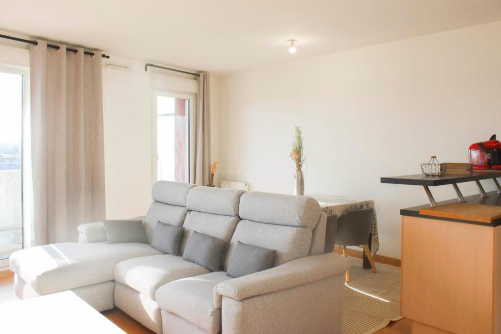 Photo de la galerie de l'établissement 3-rooms apartment with Wifi and balcony, à Saint-Denis