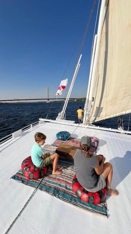 Hosté ubytování 2nights Felucca aswan kOmObo