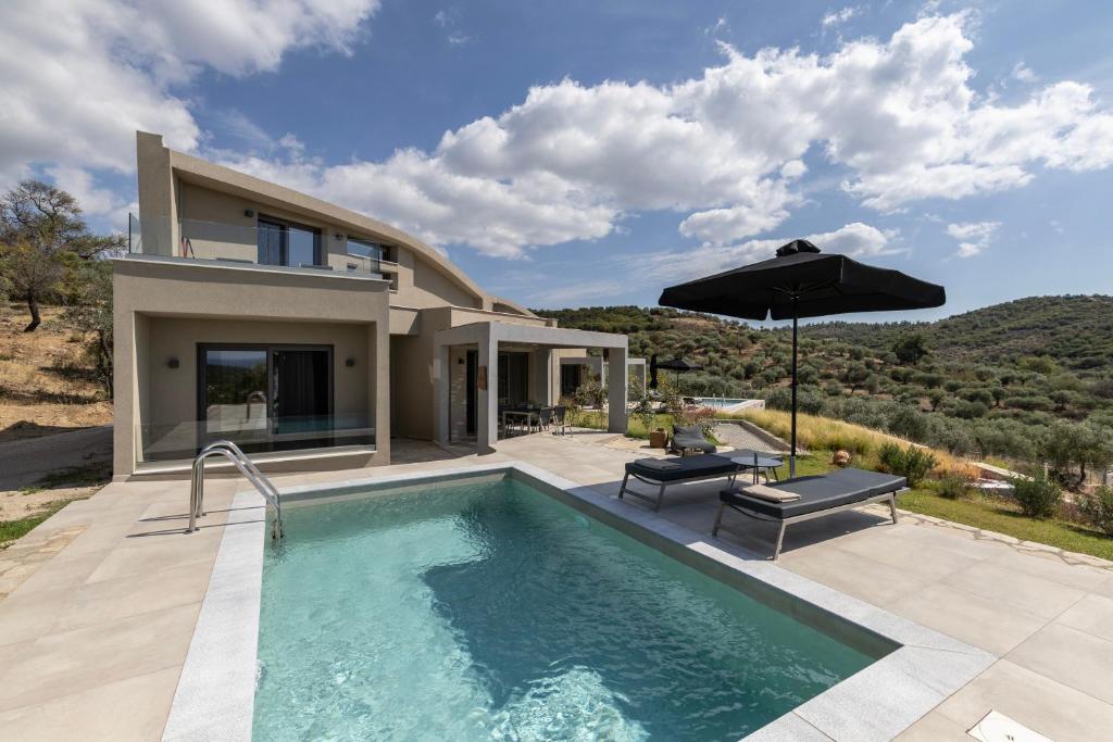 Bazén v ubytování Fari Stone Villas nebo v jeho okolí