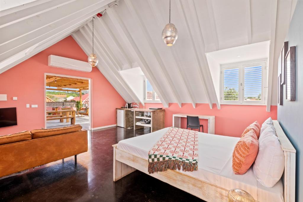 TV a/nebo společenská místnost v ubytování BOHO Bohemian Boutique Hotel