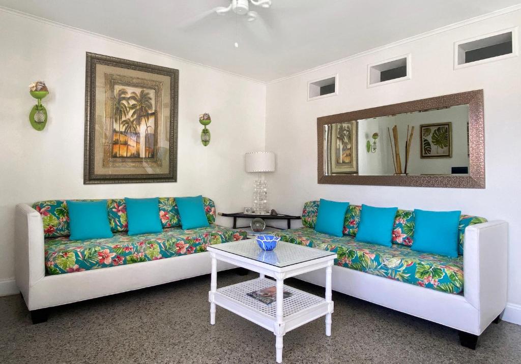 South Beach Place - Vero Beach - Suite Mit Kingsize-Bett Und Poolblick