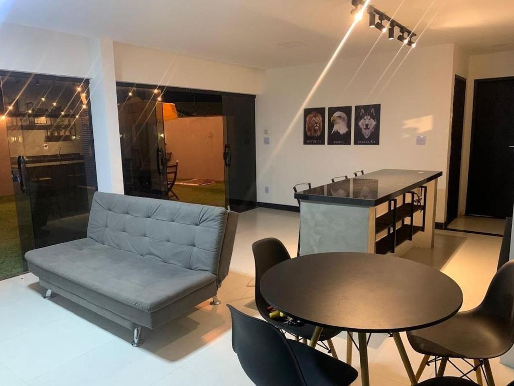 a living room with a couch and a table at Top House - Arraial do Cabo - RJ. in Praia Sêca