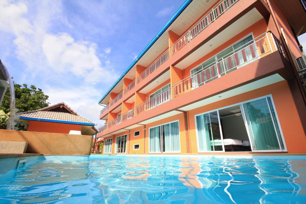 Bazén v ubytování Lanta Fevrier Resort nebo v jeho okolí