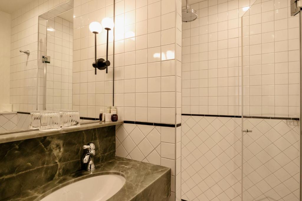 UNE AUTRE CHAMBRE - Resim 27